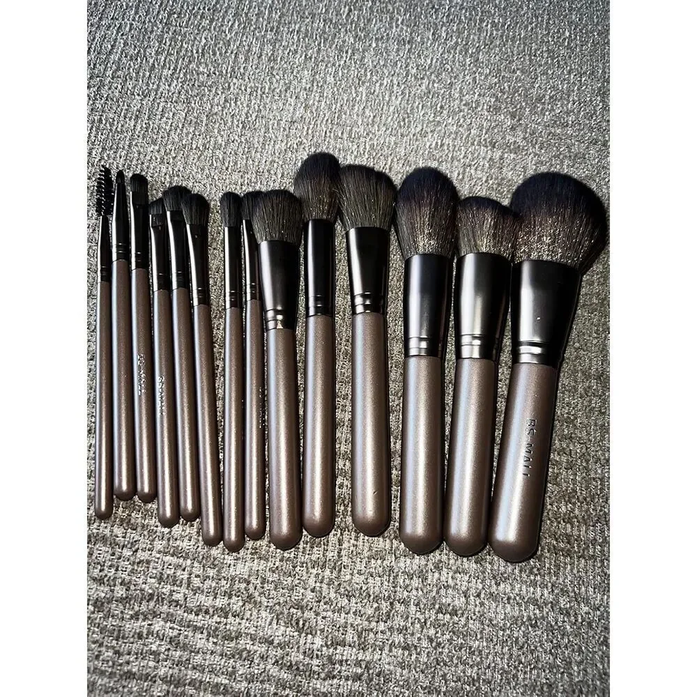 14 Pcs Makeup Brush Set With 1 Pcs Makeup Sponge With Travel Makeup Case